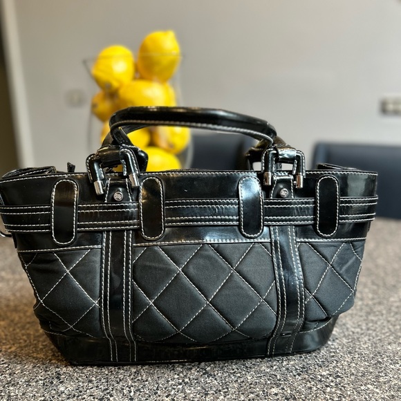 Burberry Patent Eastmore Landscape Tote - Picture 8 of 8